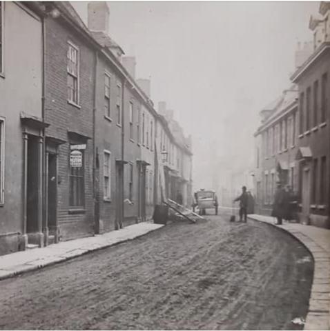 CREDIT:Peggy McGregor 1800s or early 1900s - the house at the far end on the right is number 26 then the bigger one closer is 27 - houses opposite long gone