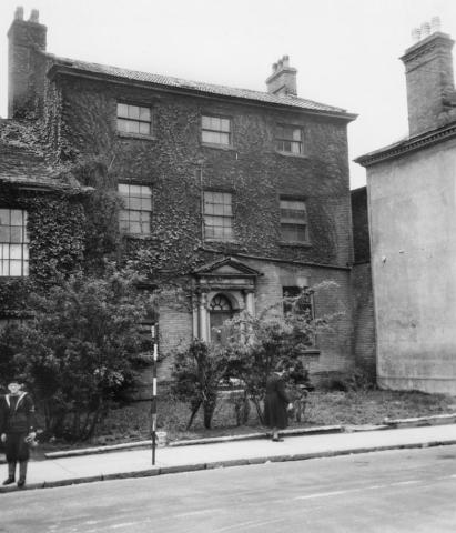 1943