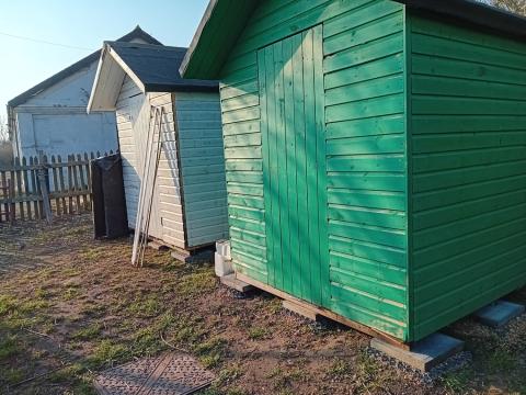 In the distance, the real Shed